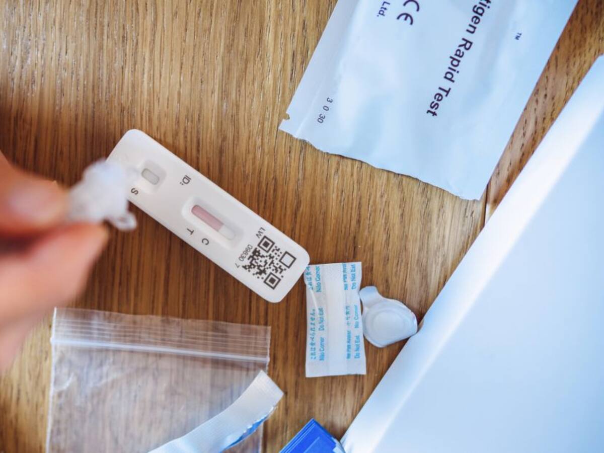 Contagiarse de COVID-19 y vacunarse genera una respuesta inmune robusta