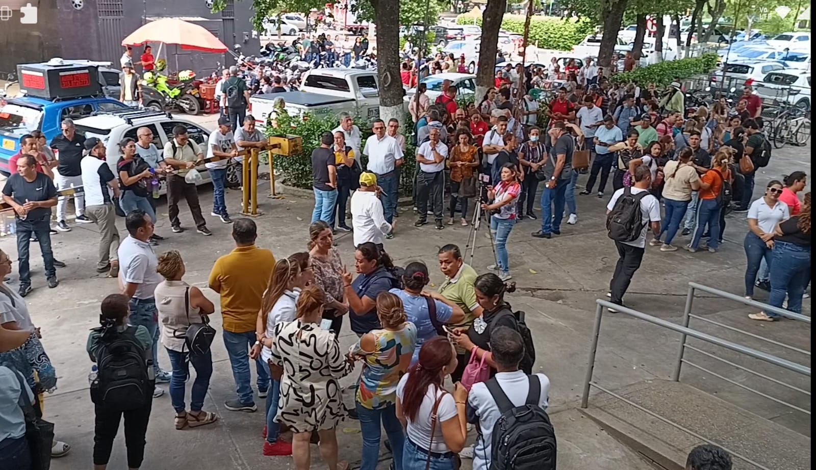 Plantón de docentes frente a la Secretaria de Educación de Cúcuta