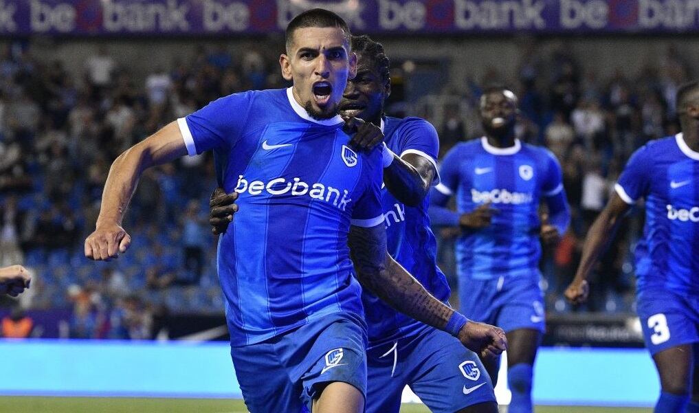 Daniel Muñoz festeja su gol marcado con el Genk en la Conference League (Photo by JOHAN EYCKENS/Belga/AFP via Getty Images)