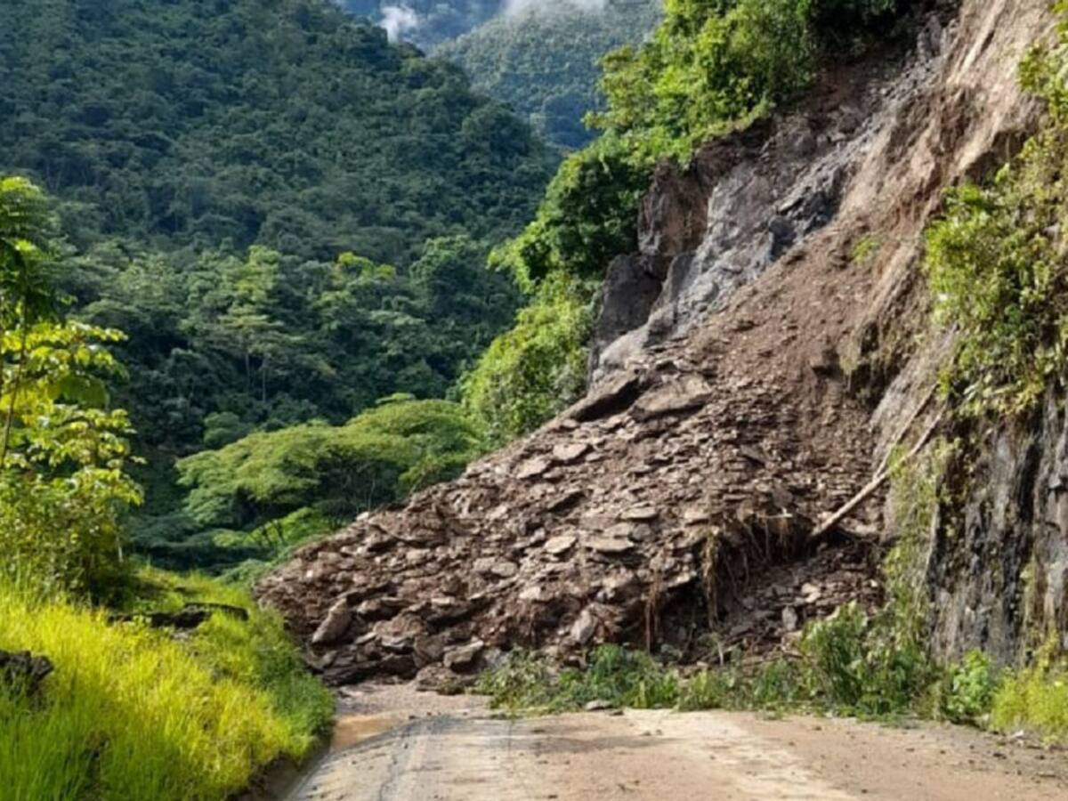 Un derrumbe tiene bloqueada la vía a Hidroituango y la población de Ituango