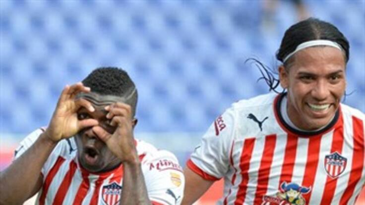 Junior venció al último y sigue recuperando terreno