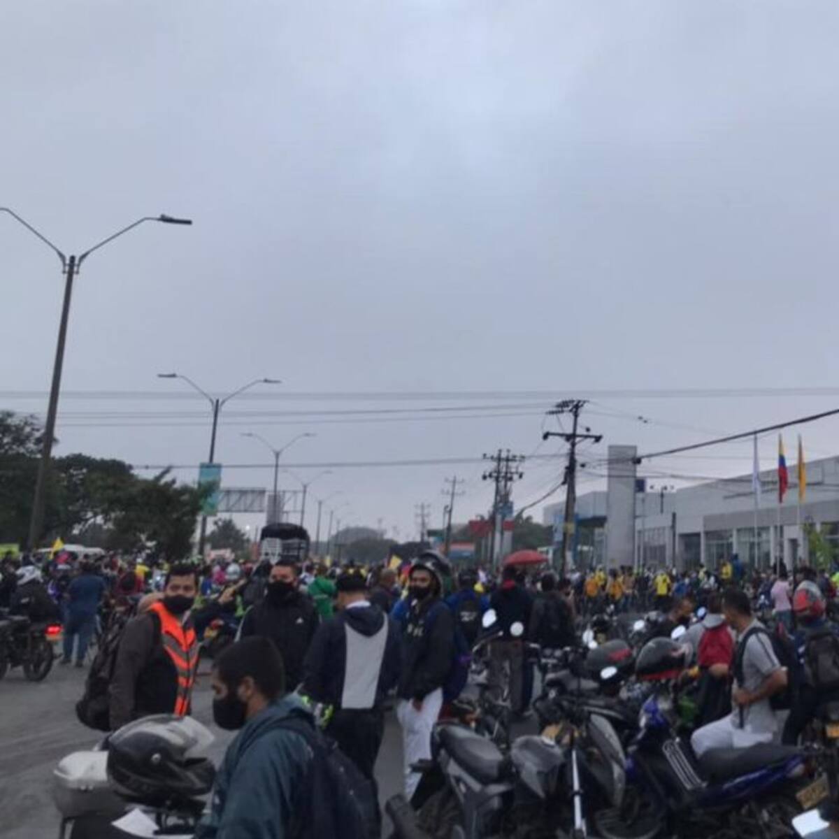 Con bloqueos en puntos de concentración comenzó protesta en Cali