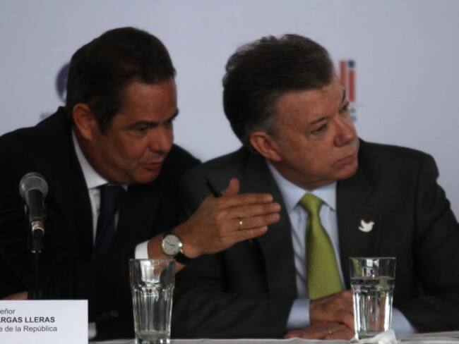 Confiamos en que los exámenes de rutina del presidente Santos salgan bien: Vargas Lleras