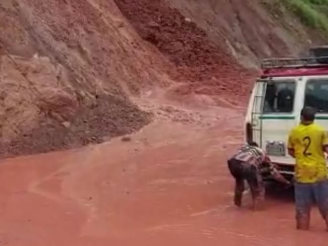 La emergencia se reportó en la vía que del Huila comunica con el Cauca.