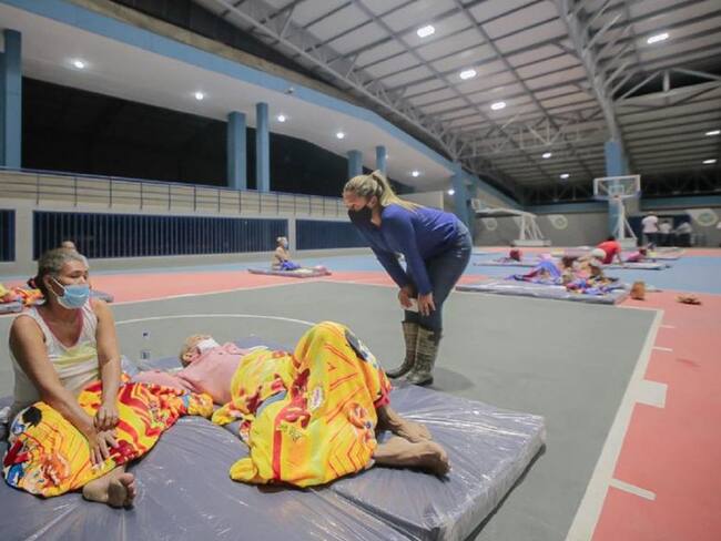 Llegan primeros damnificados al albergue temporal en Cartagena