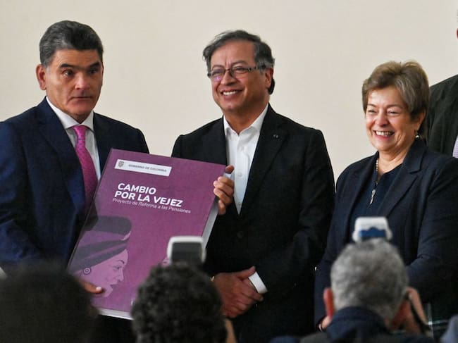 Radicación de la reforma pensional en el Congreso por el presidente Gustavo Petro. (Foto: Juan Barreto / AFP) (Photo by JUAN BARRETO/AFP via Getty Images)