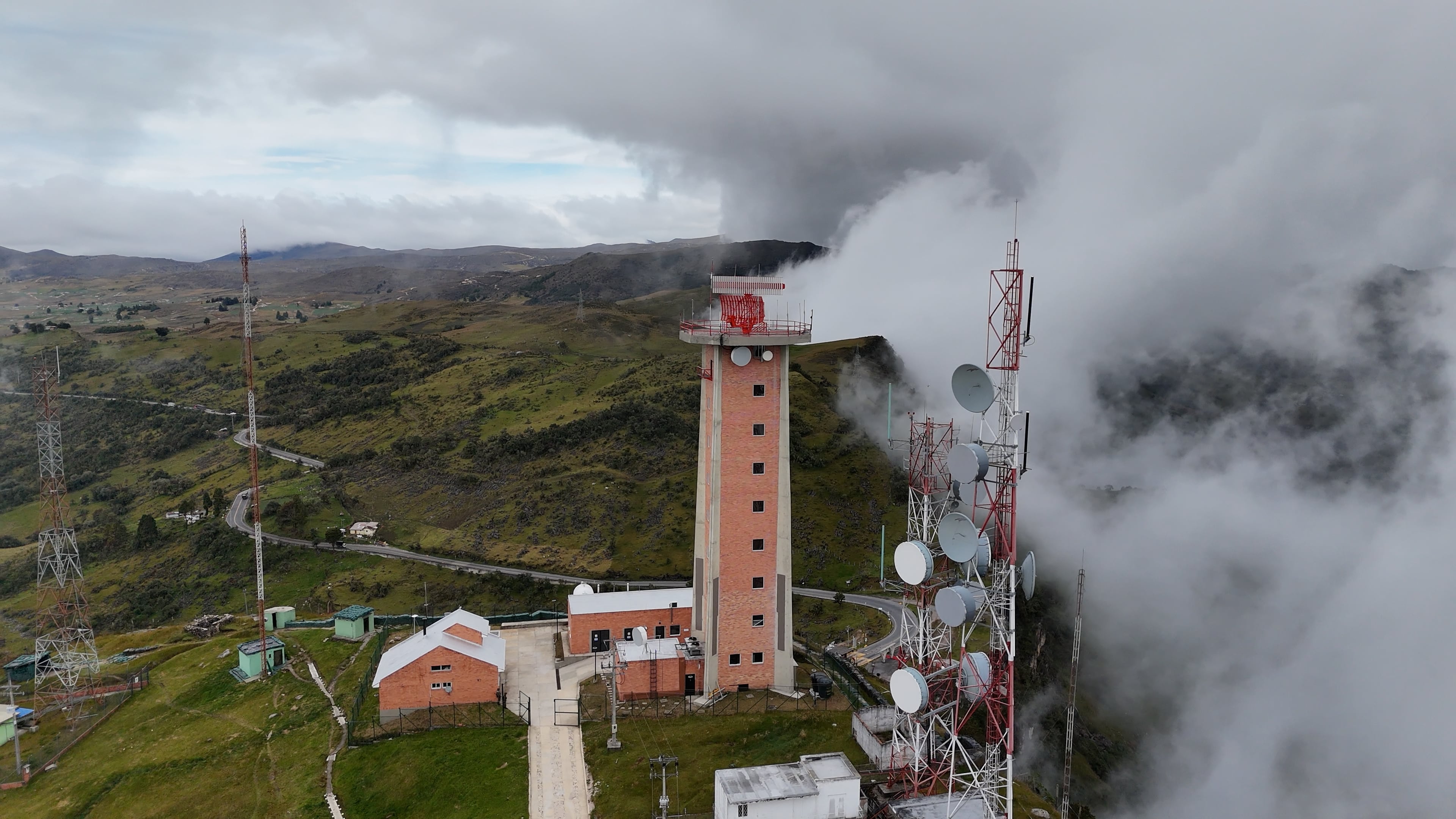 Nuevo radar del Picacho fortalece seguridad aérea en Santander. Foto: Presidencia de la República. 