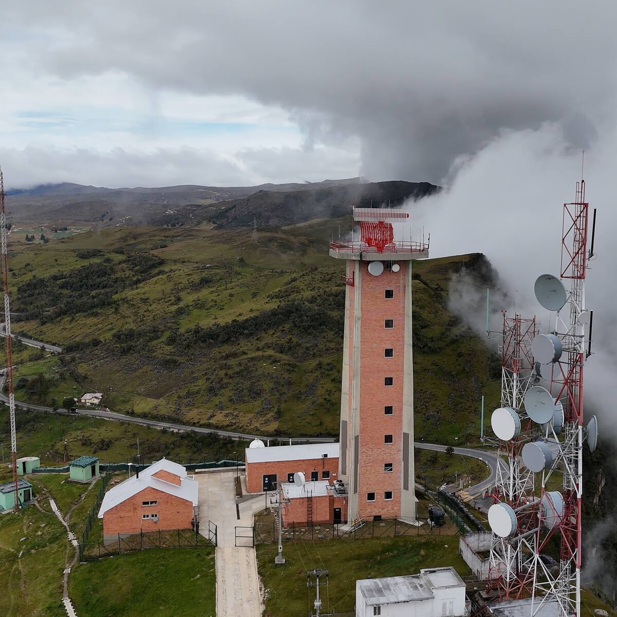 Nuevo radar del Picacho fortalece seguridad aérea en Santander