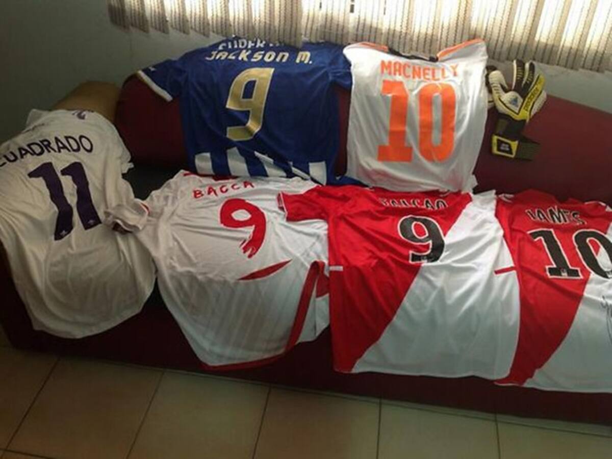 Carlos Bacca subastará camisetas por causa social