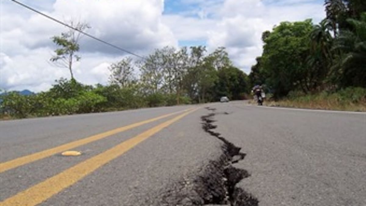 Un muerto, daños y alerta de tsunami en EEUU por sismo de 7,6 en Costa Rica
