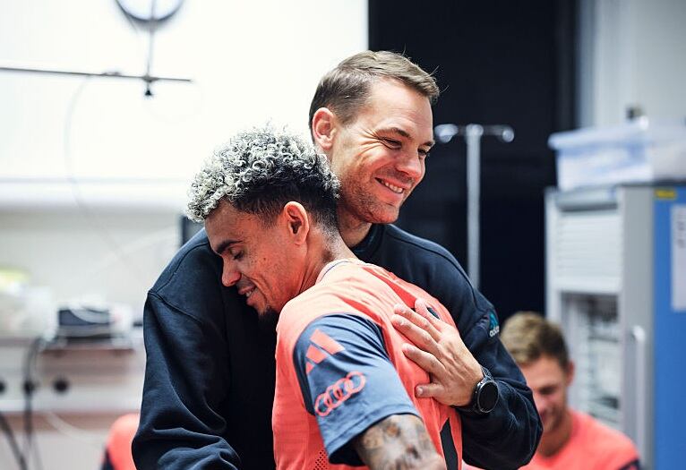 Manuel Neuer y Luis Díaz / Getty Images