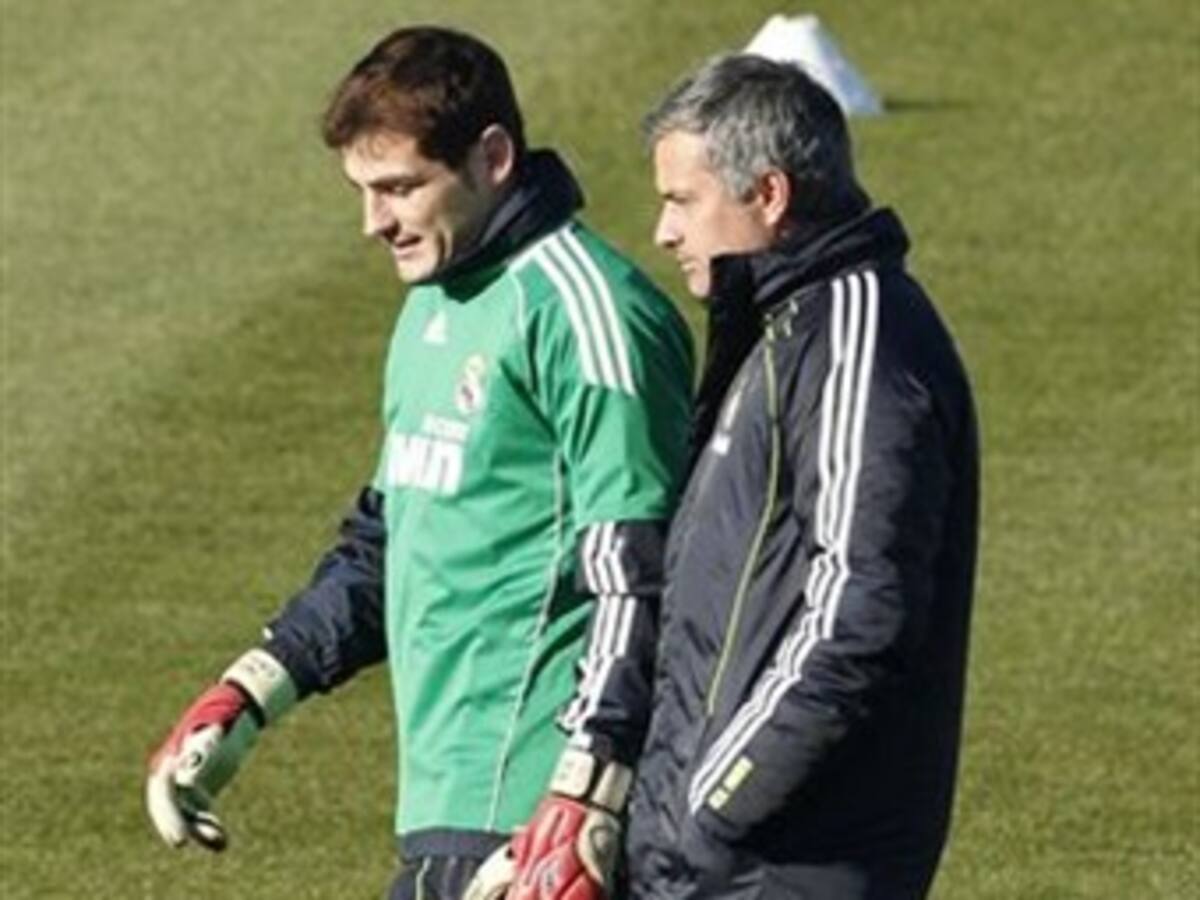 Mourinho técnico del Real Madrid desmiente una mala relación con Casillas
