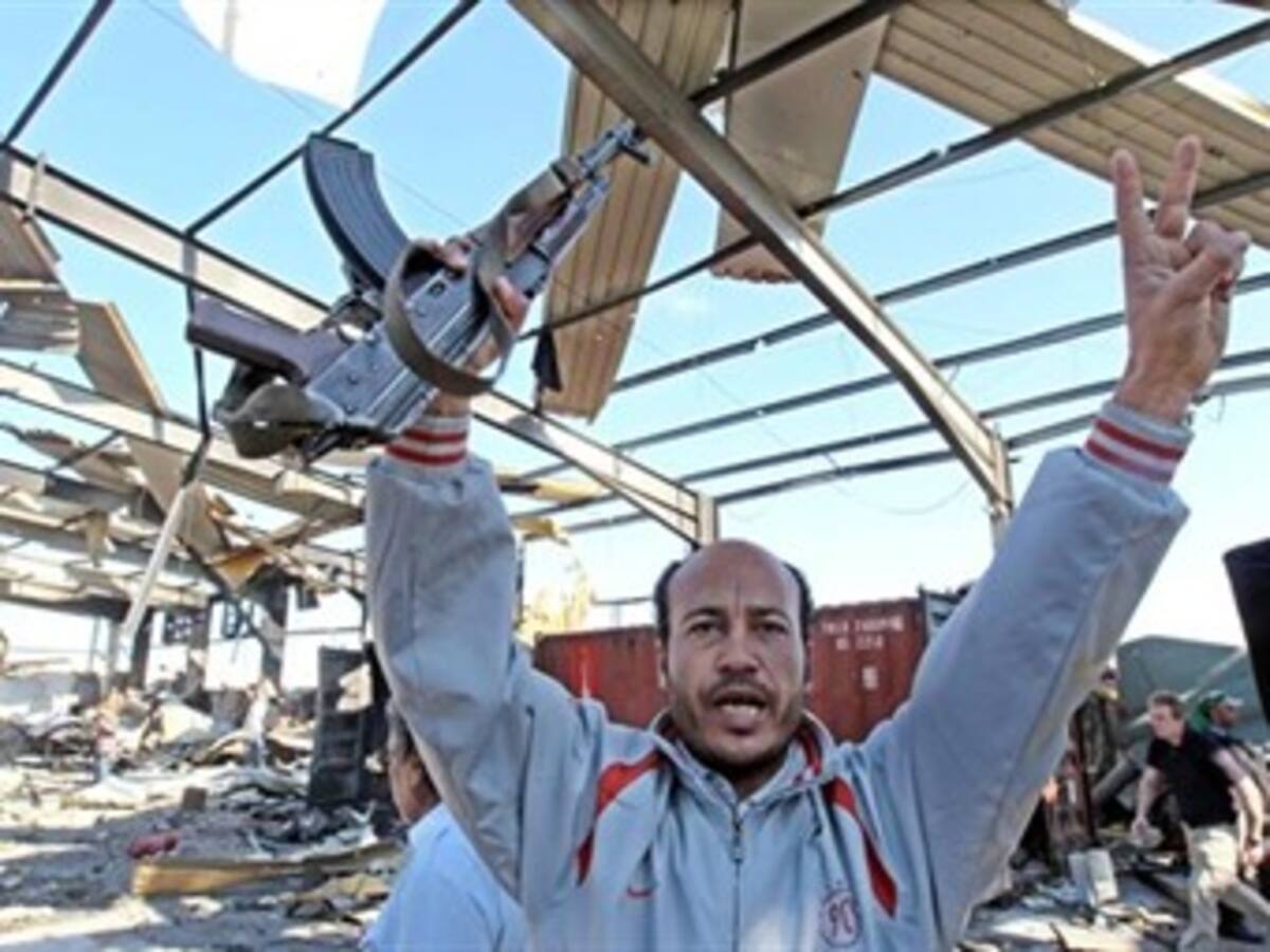 Gadafi asegura desde su palacio en Trípoli que luchará hasta el final