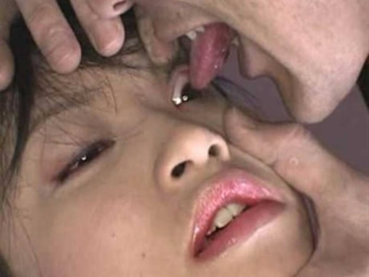 Ahora la moda es el “beso japonés ¿En qué consiste?