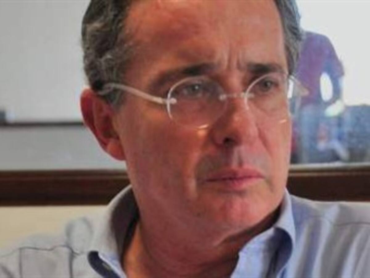 "La oposición política del país no puede ser el terrorismo": Uribe