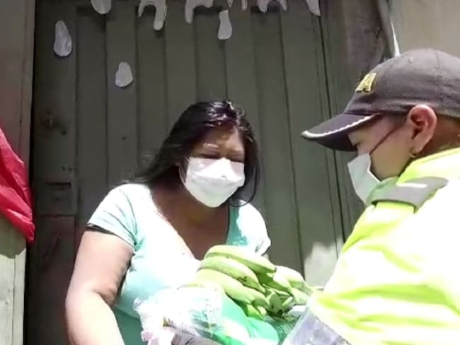 Entrega de leche y bananos a familias vulnerables del sur de Bogotá