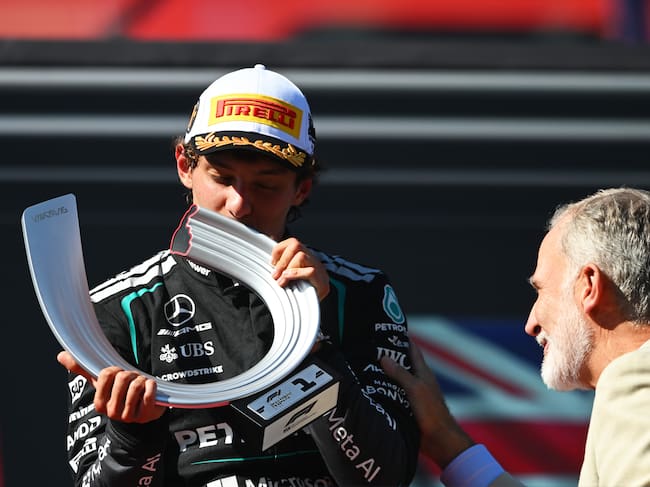 Kimi Antonelli celebra su victoria en el Gran Premio de Madrid. (Photo by Rudy Carezzevoli/Getty Images)