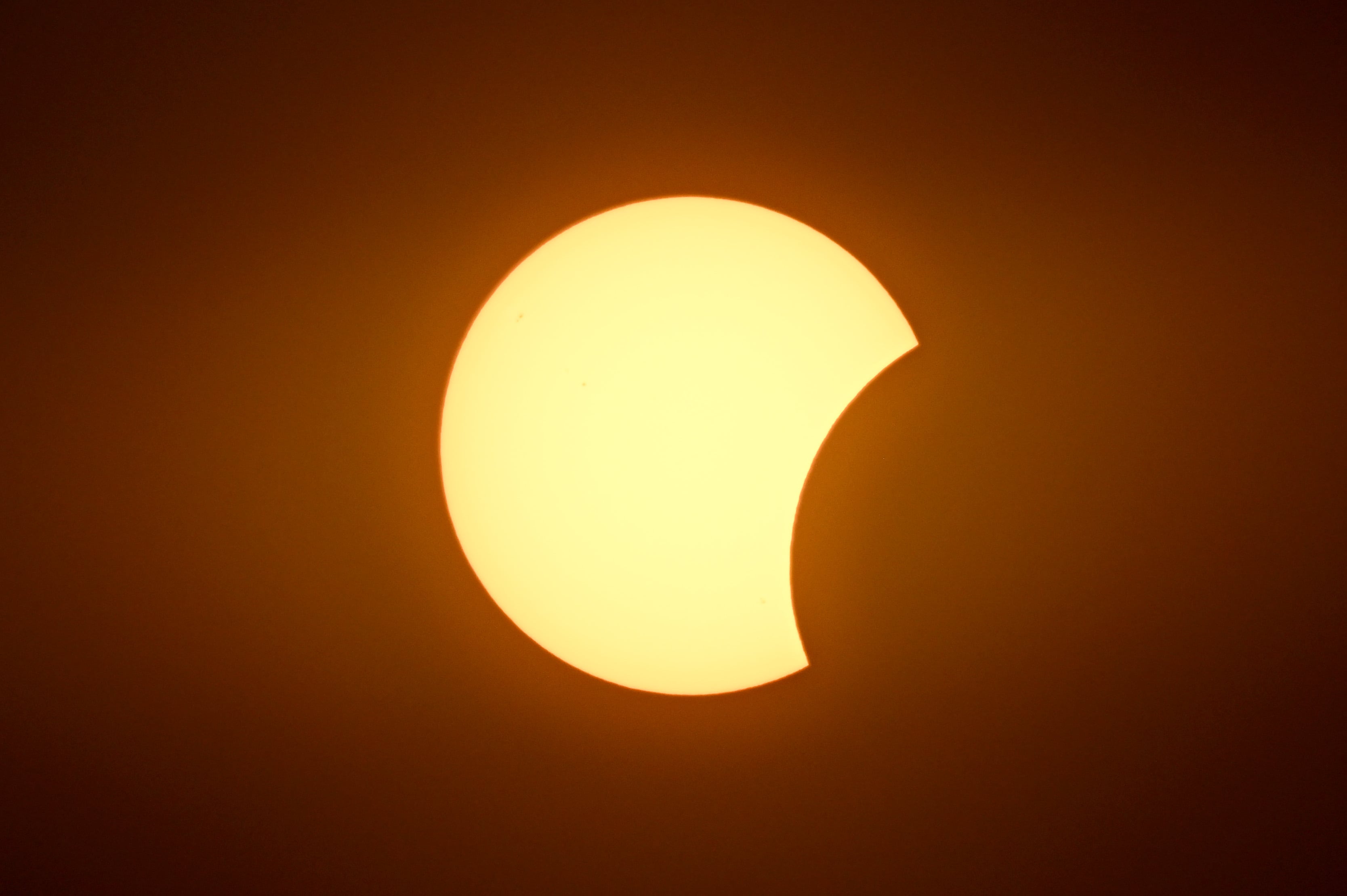 Así se vivió el eclipse solar total de este 12 de agosto. (Photo by Leon Neal/Getty Images)