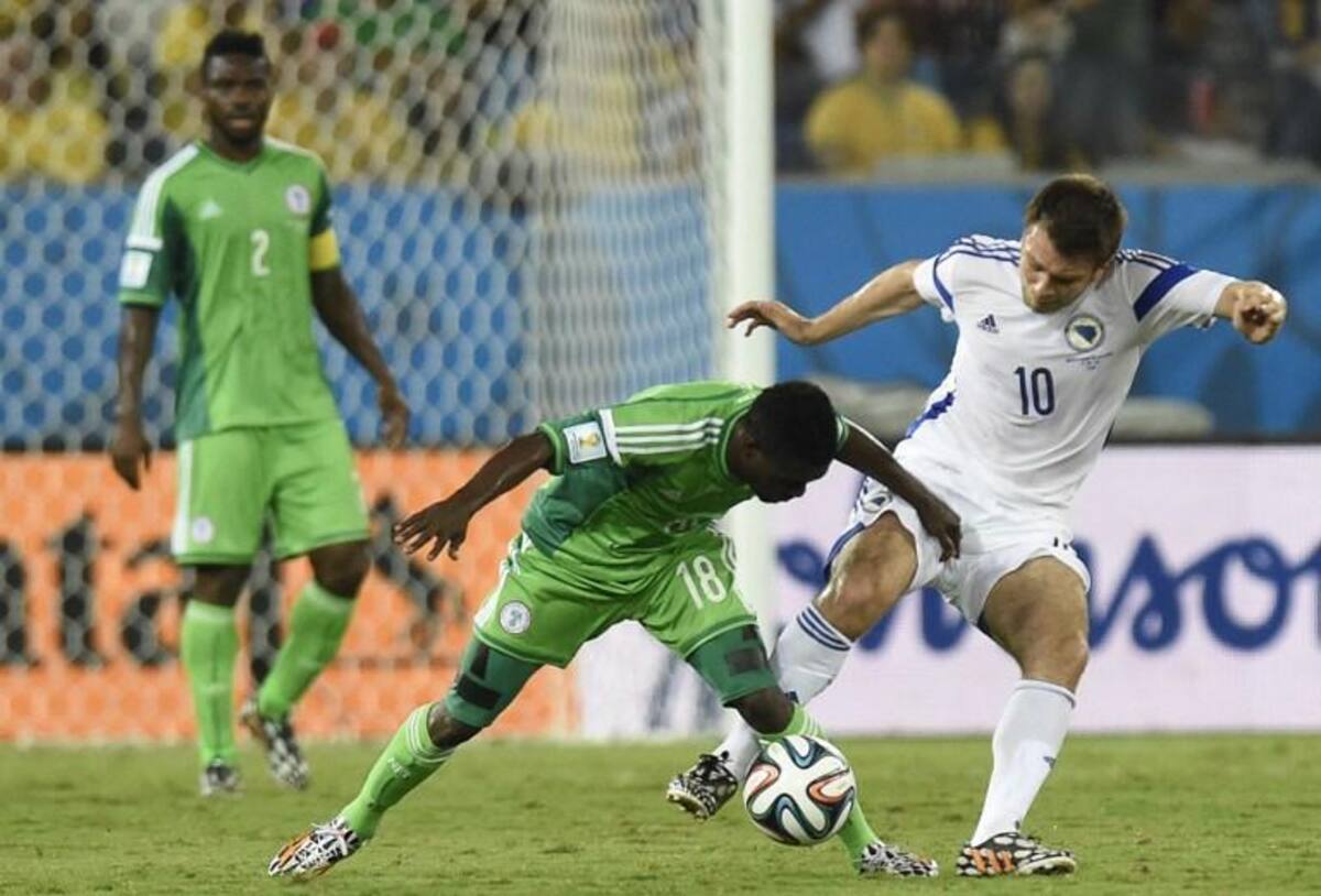Peter Odemwingie marcó el único gol del partido en el que los nigerianos sobrepasaron a los bosnios que se despiden del Mundial.