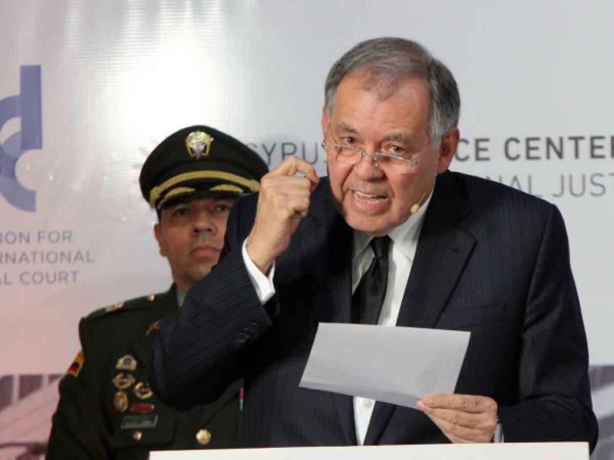 Procurador pide a la CPI capturar a Nicolás Maduro