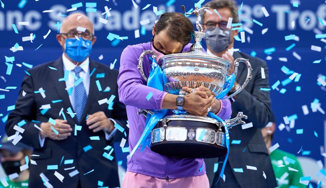 Rafael Nadal celebra con su duodécimo título del ATP 500 de Barcelona.