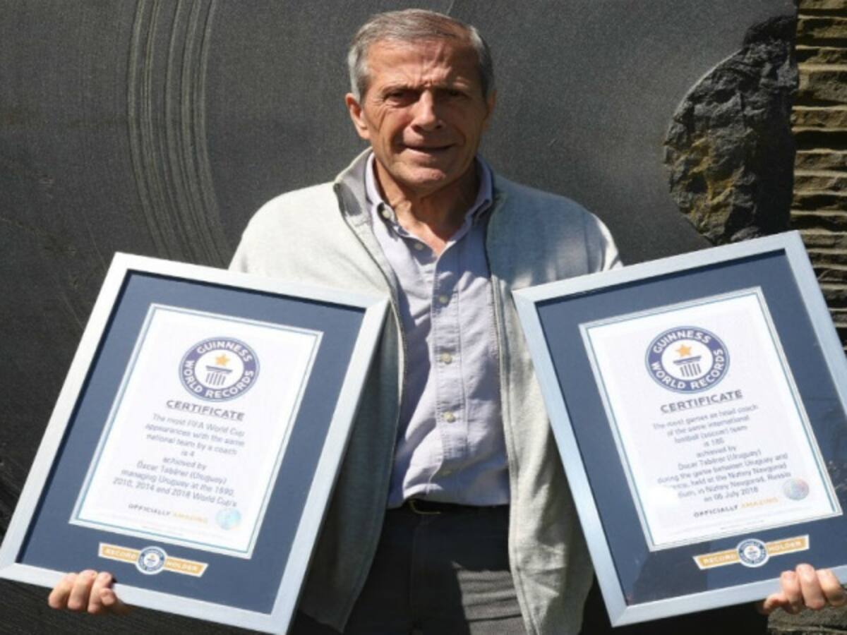 El 'maestro' Tabárez recibió dos reconocimientos del Guinness World Records