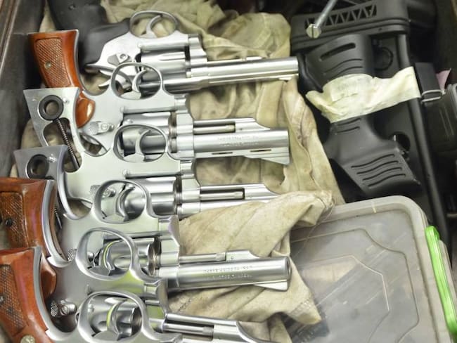 Autoridades desmantelan red que vendía armas al ELN desde Medellín