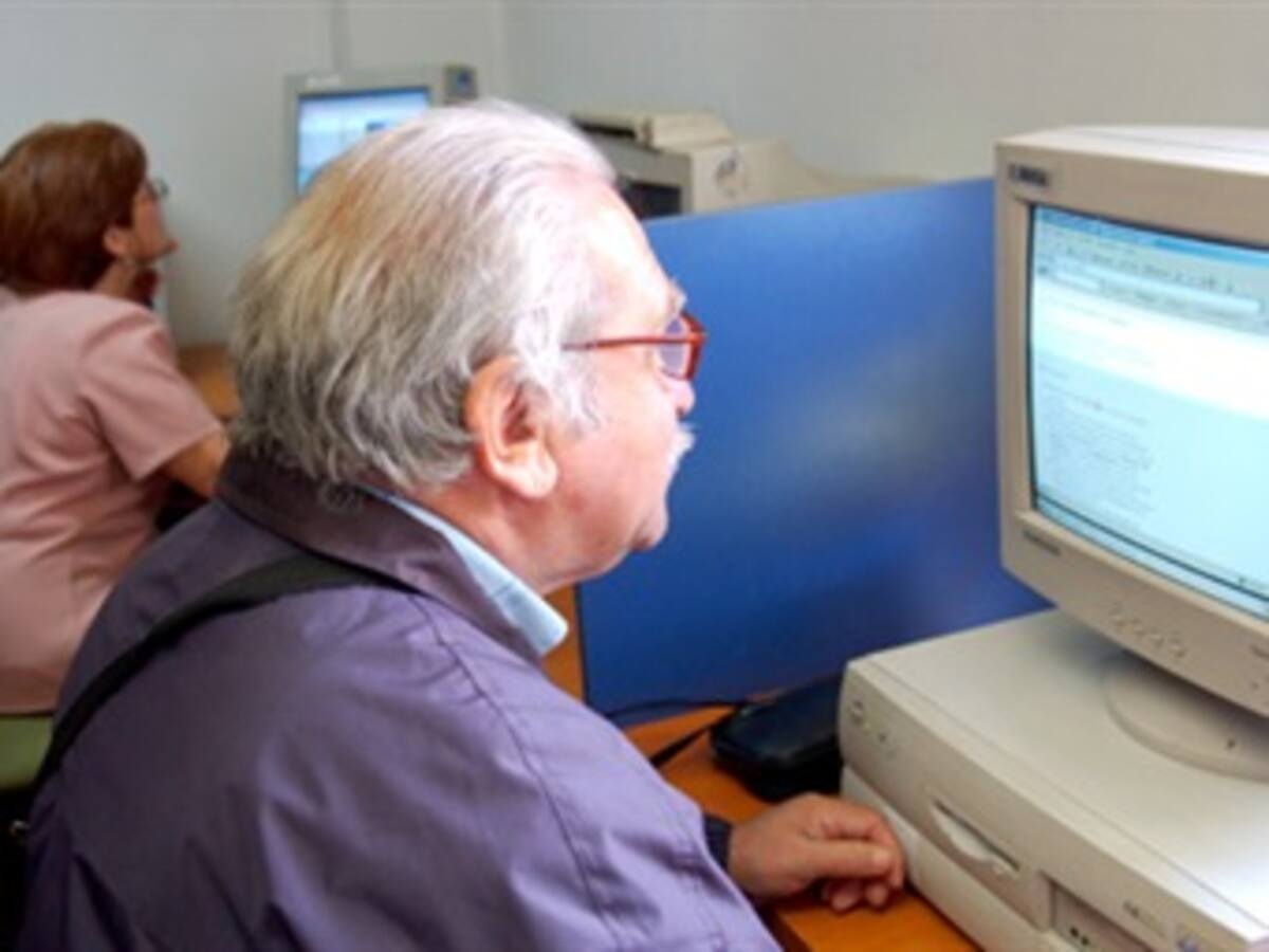 En España buscan acercar la tecnología a los mayores