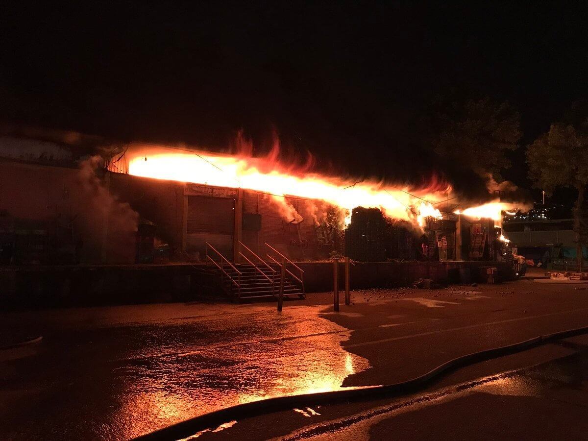 Incendio del Bloque 27 de la Central Mayorista. Foto: Archivo.