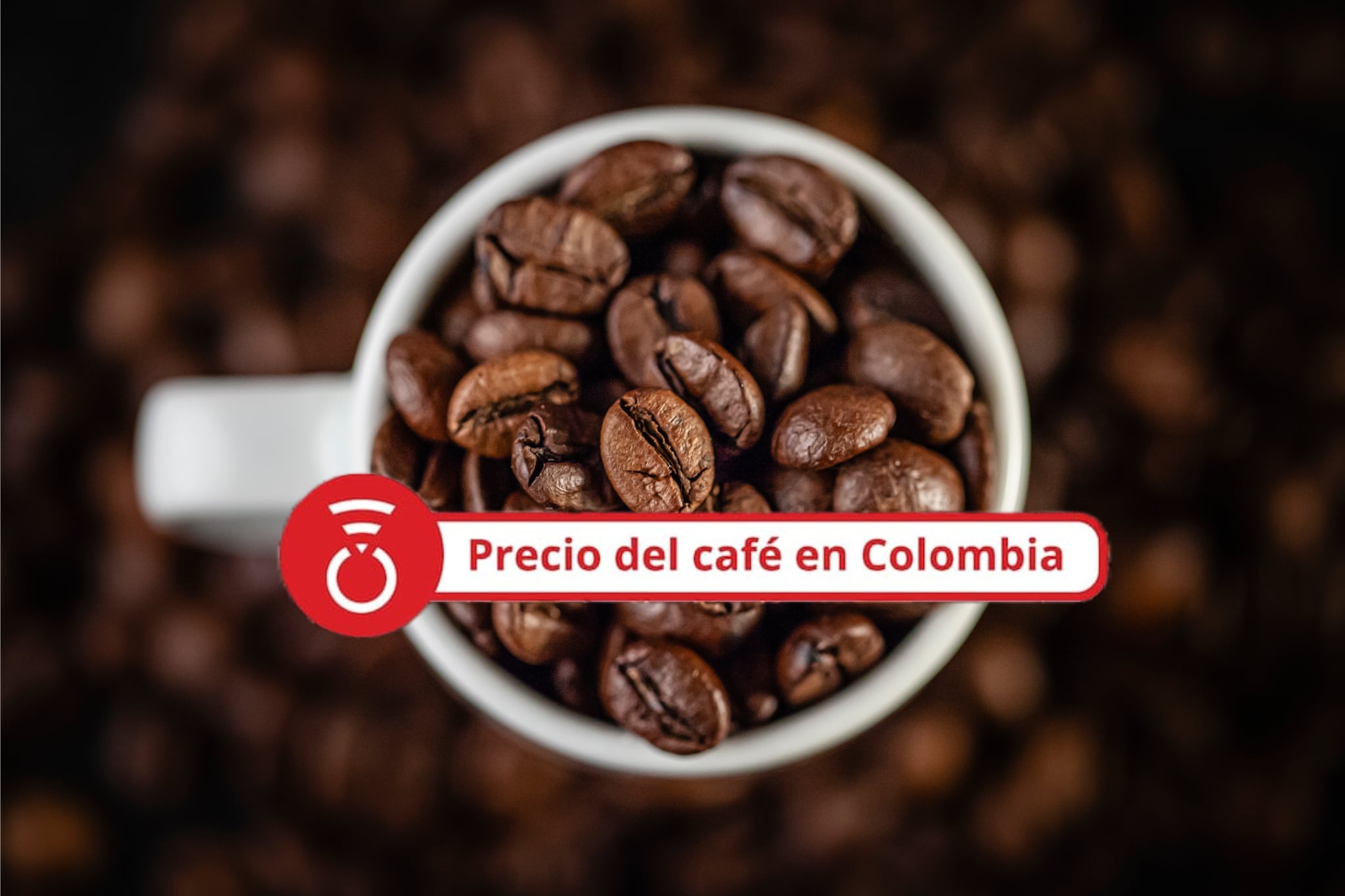 Taza llena de granos de café - Foto Getty Images