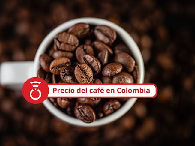 Taza llena de granos de café - Foto Getty Images