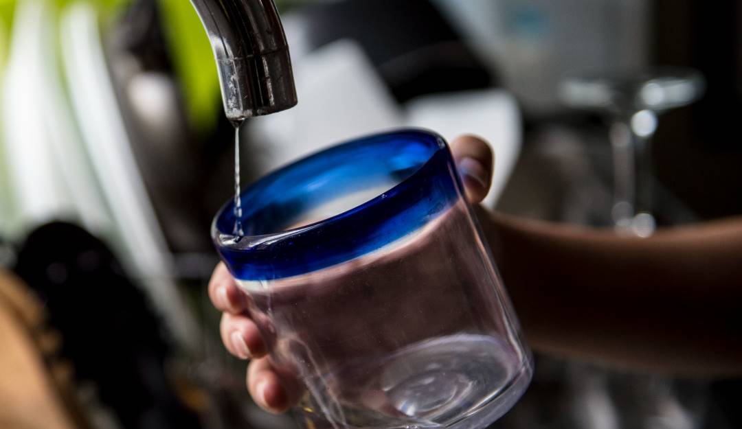 Durante el 2017, Santiago de Chile vivió una de sus más graves sequías, dejando la capital chilena sin agua.                 Foto: Getty 