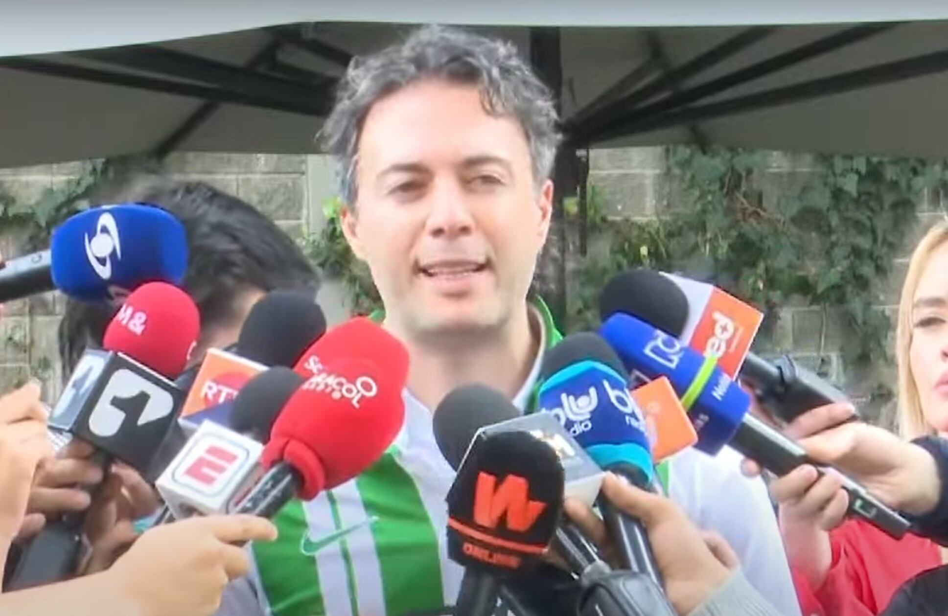 Daniel Quintero, alcalde de Medellín, en atención a la prensa en Bogotá / Captura transmisión Telemedellín