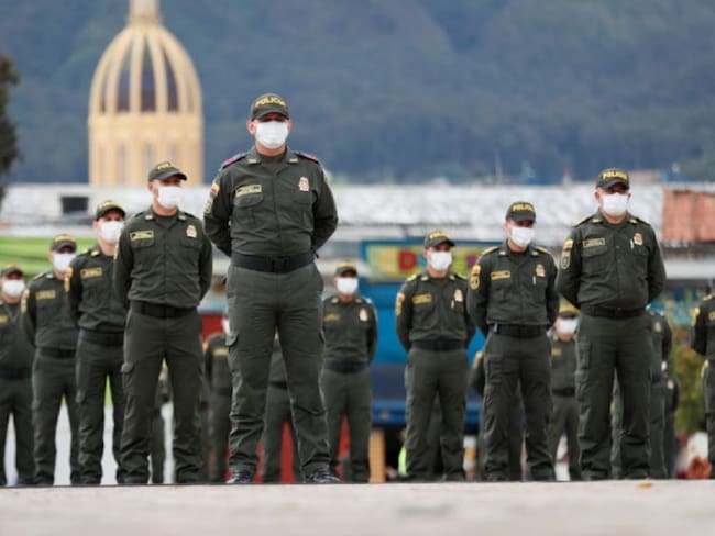 Premian con viajes a San Andrés y con celulares nuevos a policías en Bogotá 