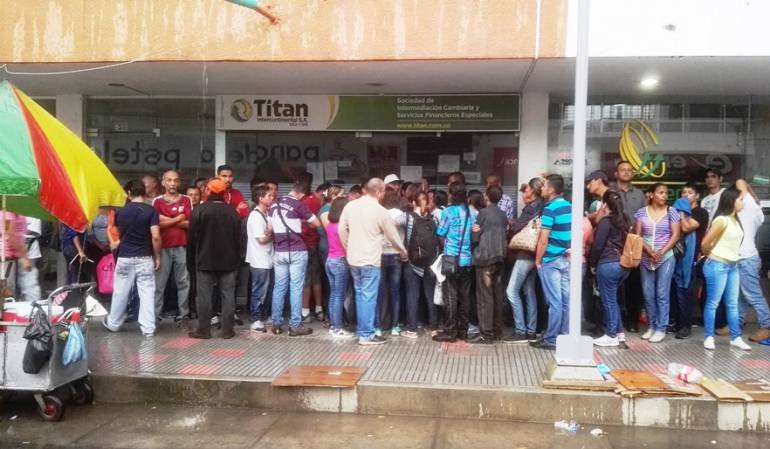 Venezolanos recibiendo giros internacionales