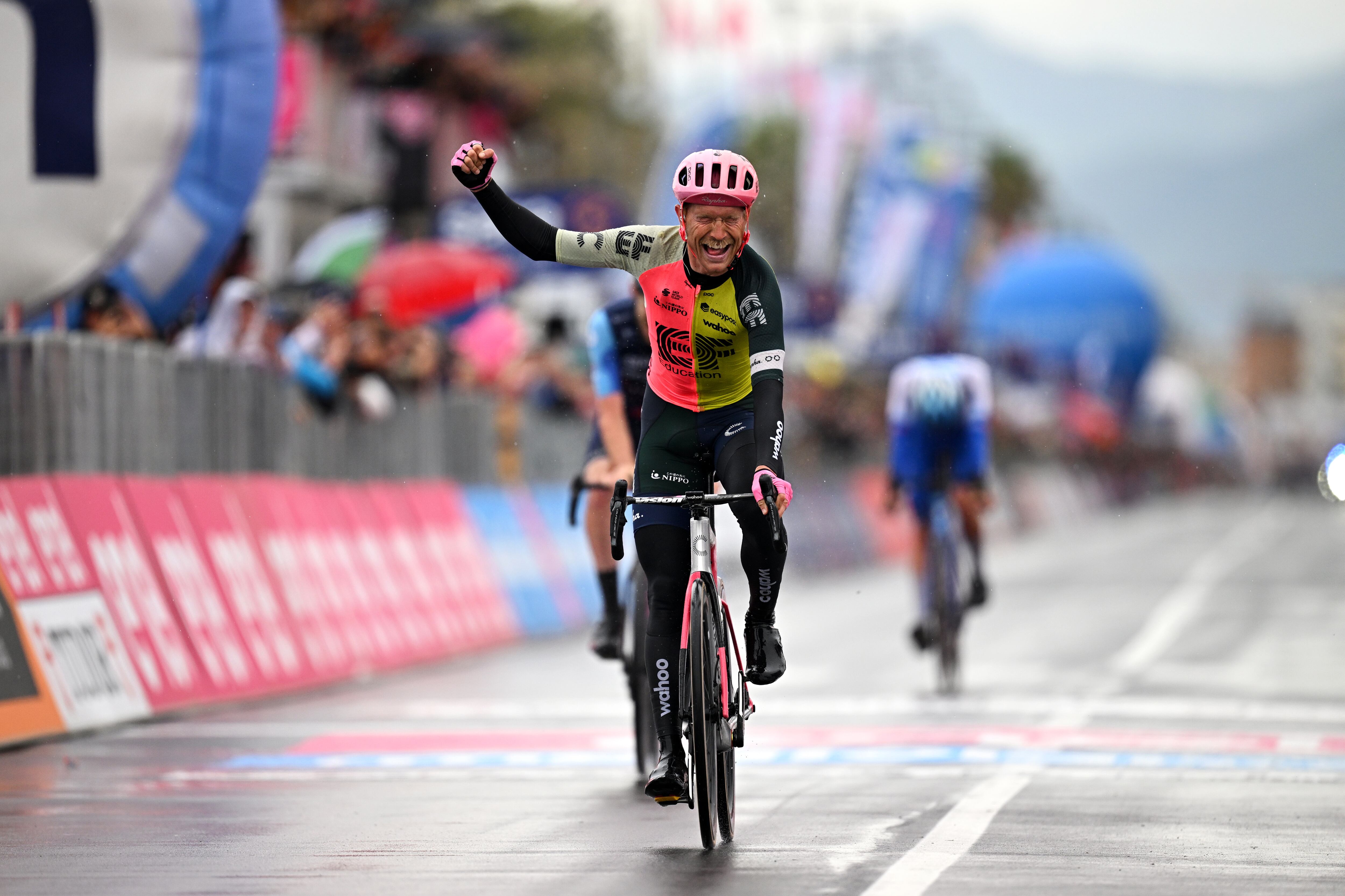 Magnus Cort Nielsen celebra la victoria en la décima etapa del Giro de Italia. (Photo by Stuart Franklin/Getty Images).
