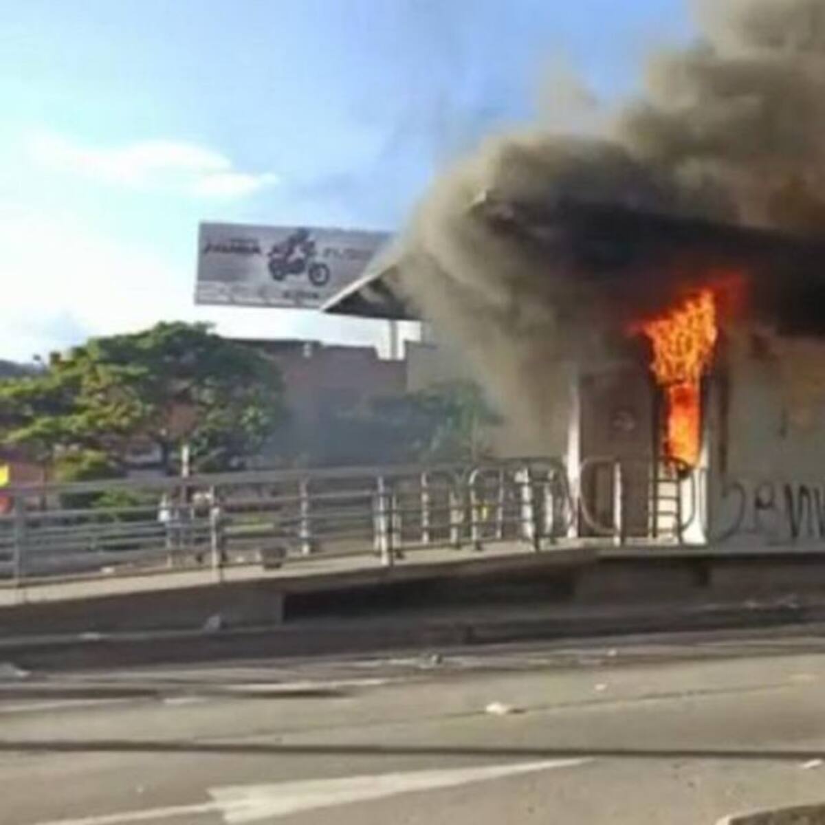 22 policías heridos y 4 personas fallecidas en cuarto día de protestas