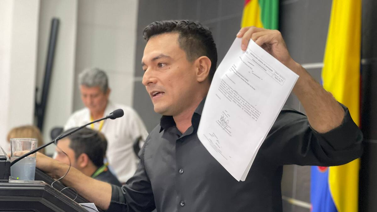 Ferley Sierra responde tras acusaciones por cuentas durante la campaña