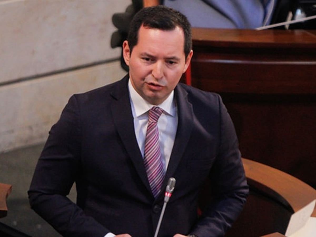 Ex vicefiscal Perdomo pierde segundo intento de tumbar al rector del Externado