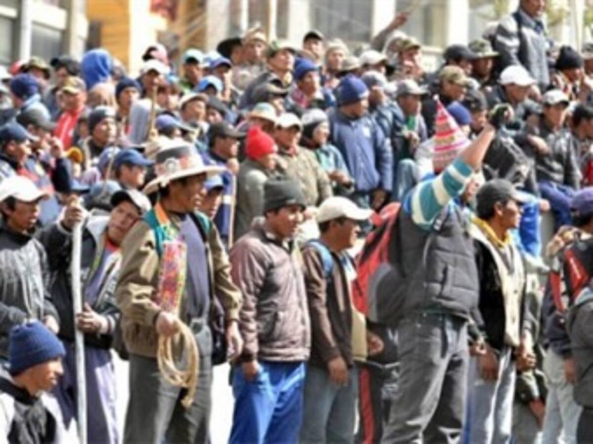 Gobierno boliviano denuncia que mineros "secuestraron" a tres policías