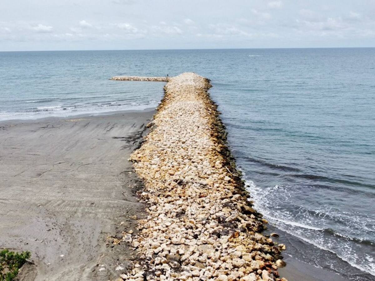 Carperos piden a alcalde Dau firmar decreto para dar apertura a playa 5