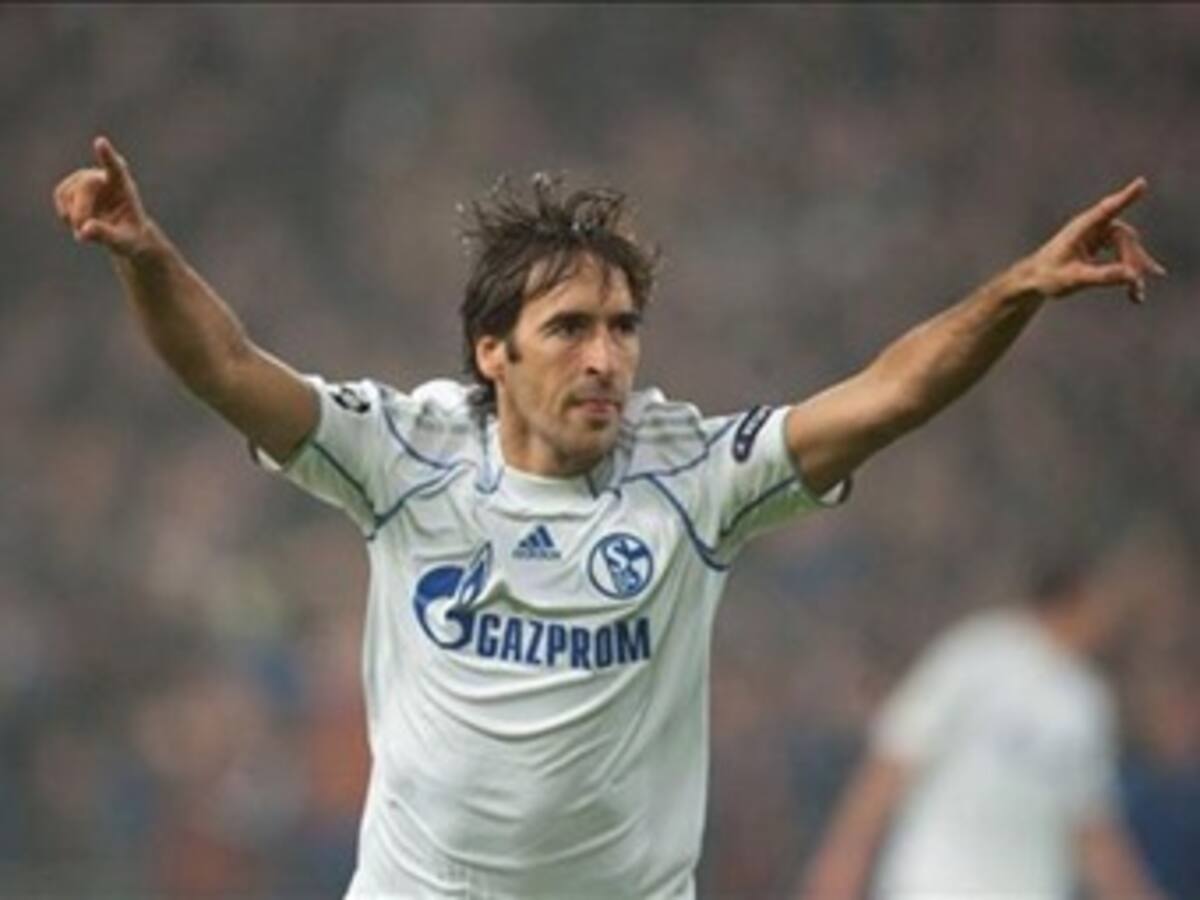 Barcelona, Inter, Manchester U. ganan y Raúl se convierte en el máximo anotador de Europa