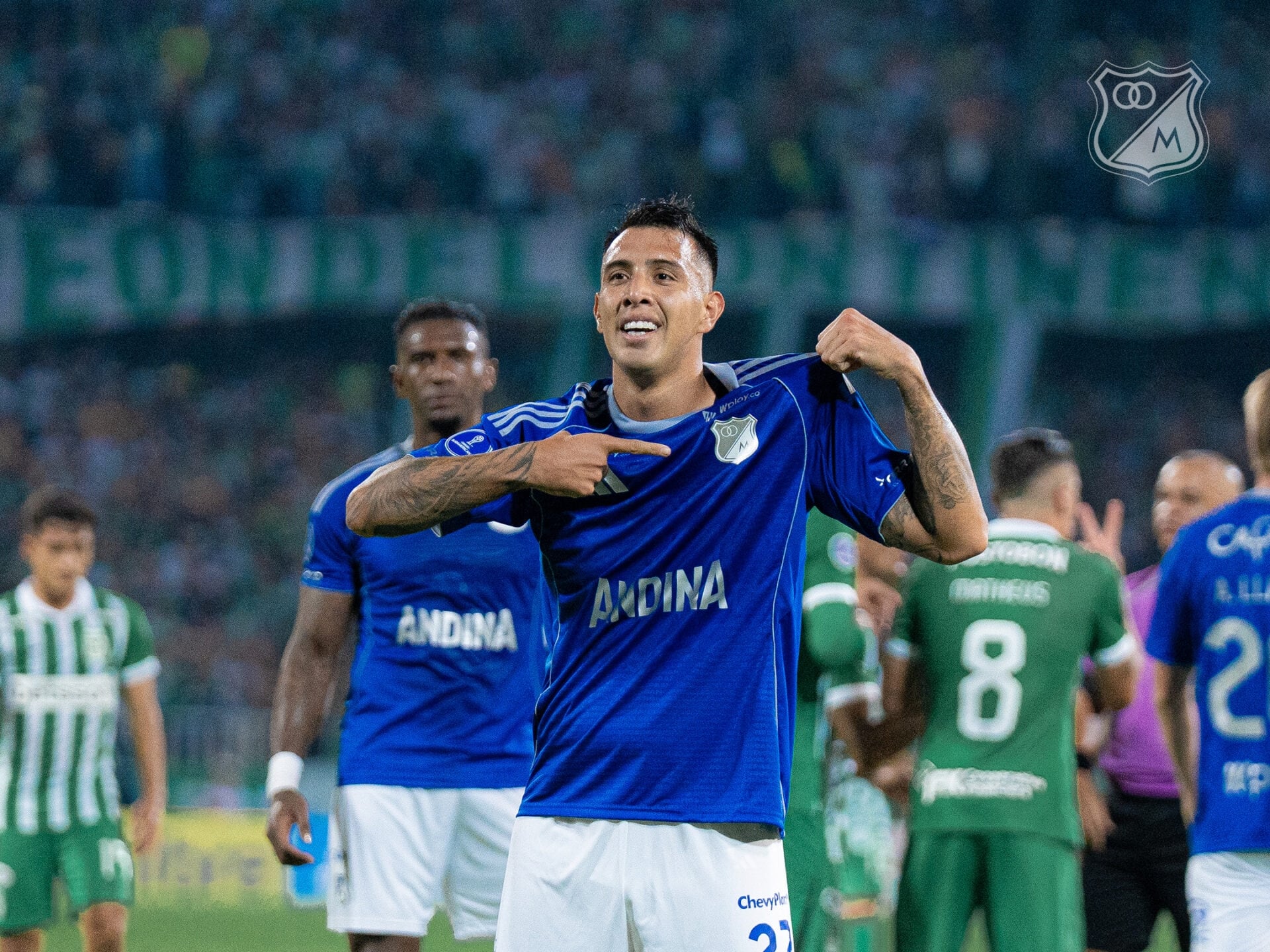 Rodrigo Contreras celebra uno de sus dos goles ante Nacional / Millonarios FC.