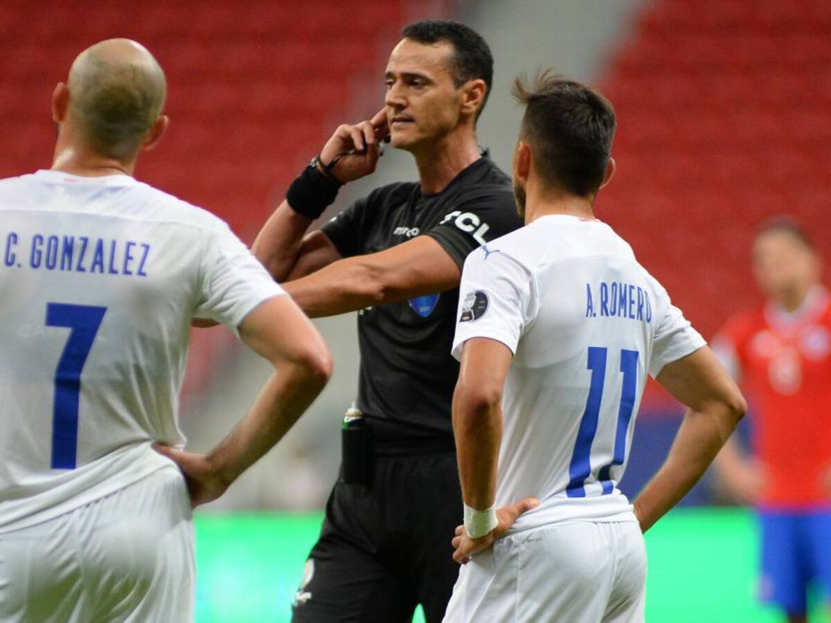 Chile pide que Wilmar Roldán sea suspendido por partido contra Paraguay