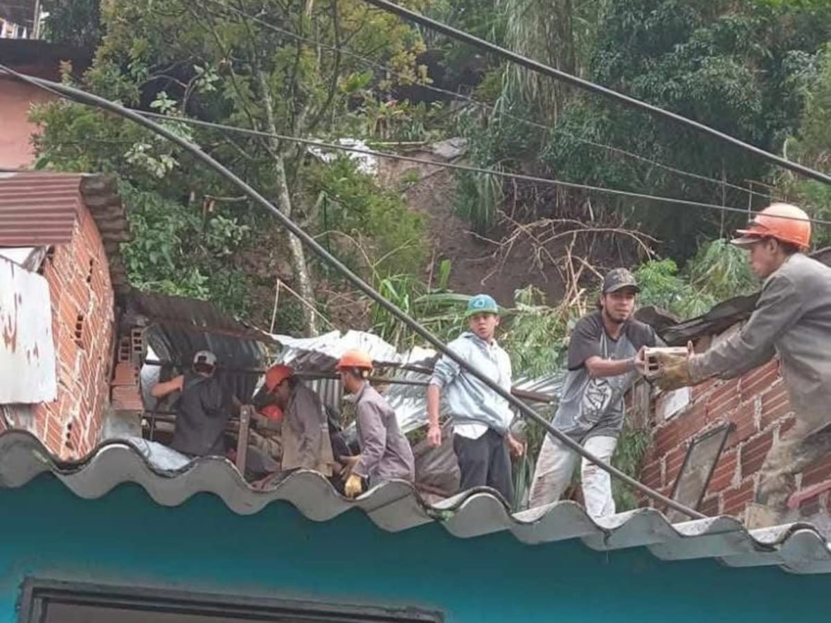 Un hombre murió luego de quedar atrapado en un deslizamiento que cayó sobre su vivienda en Itagüí