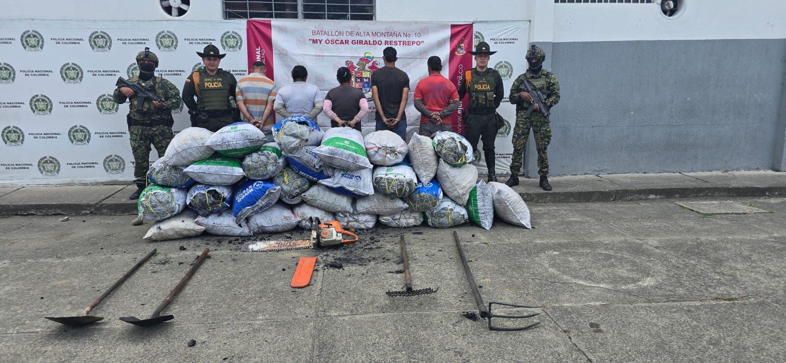 Seis capturados y más de 1.100 bultos de carbón ilegal incautados en el Valle