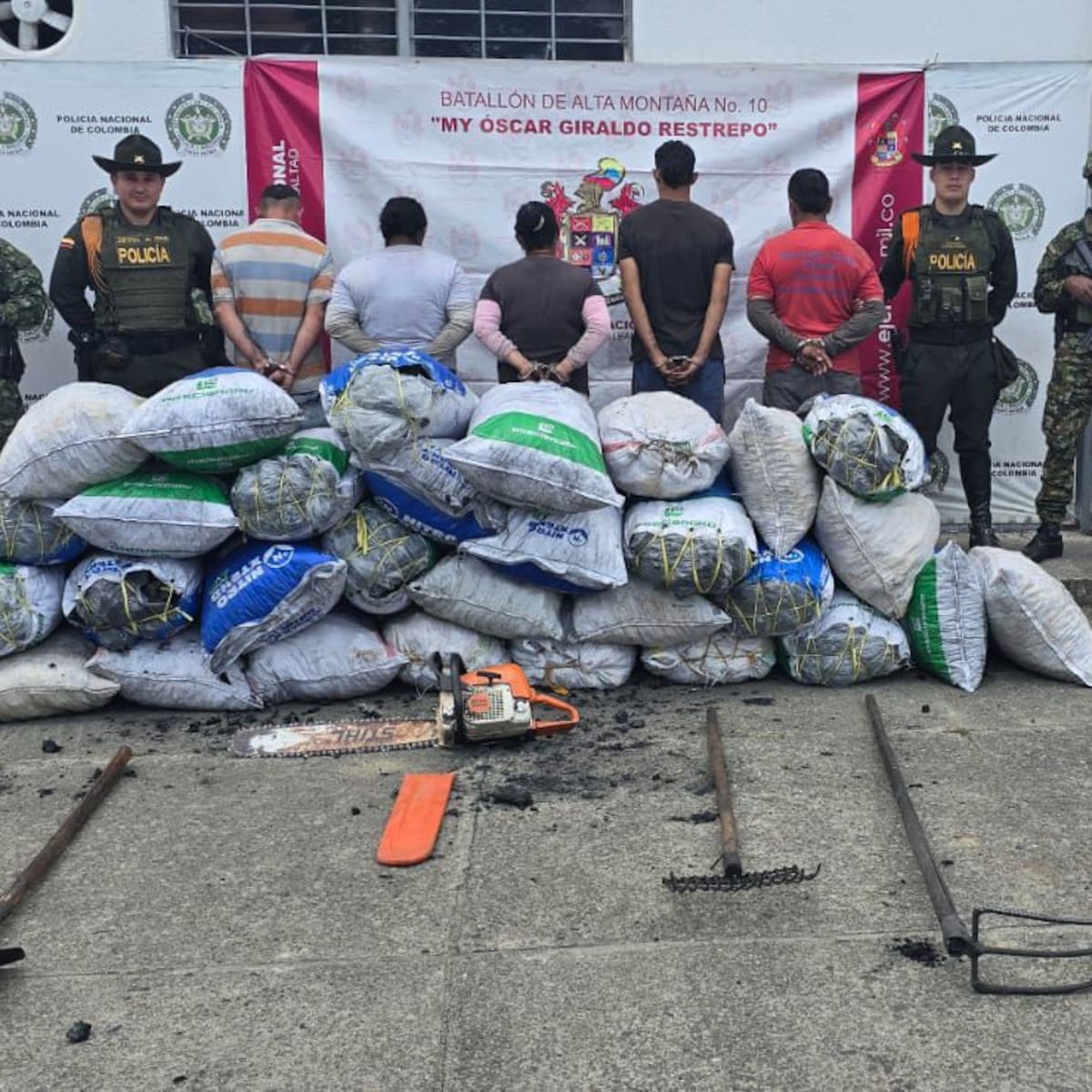 Seis capturados y más de 1.100 bultos de carbón ilegal incautados en el Valle