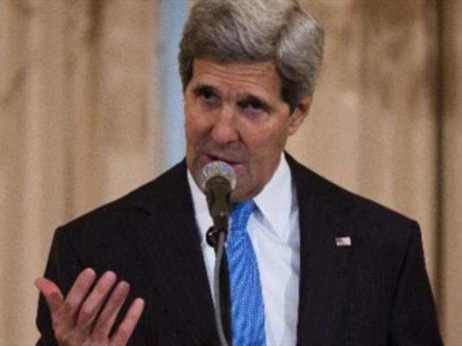 Kerry pide a Venezuela que restaure la calma y libere a opositores