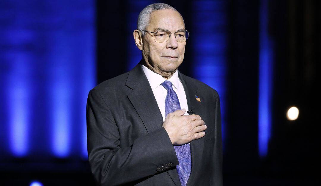 Colin Powell inició su carrera militar en 1958. Primero fue enviado a Alemania y luego a Vietnam como asesor militar del presidente John F. Kennedy.