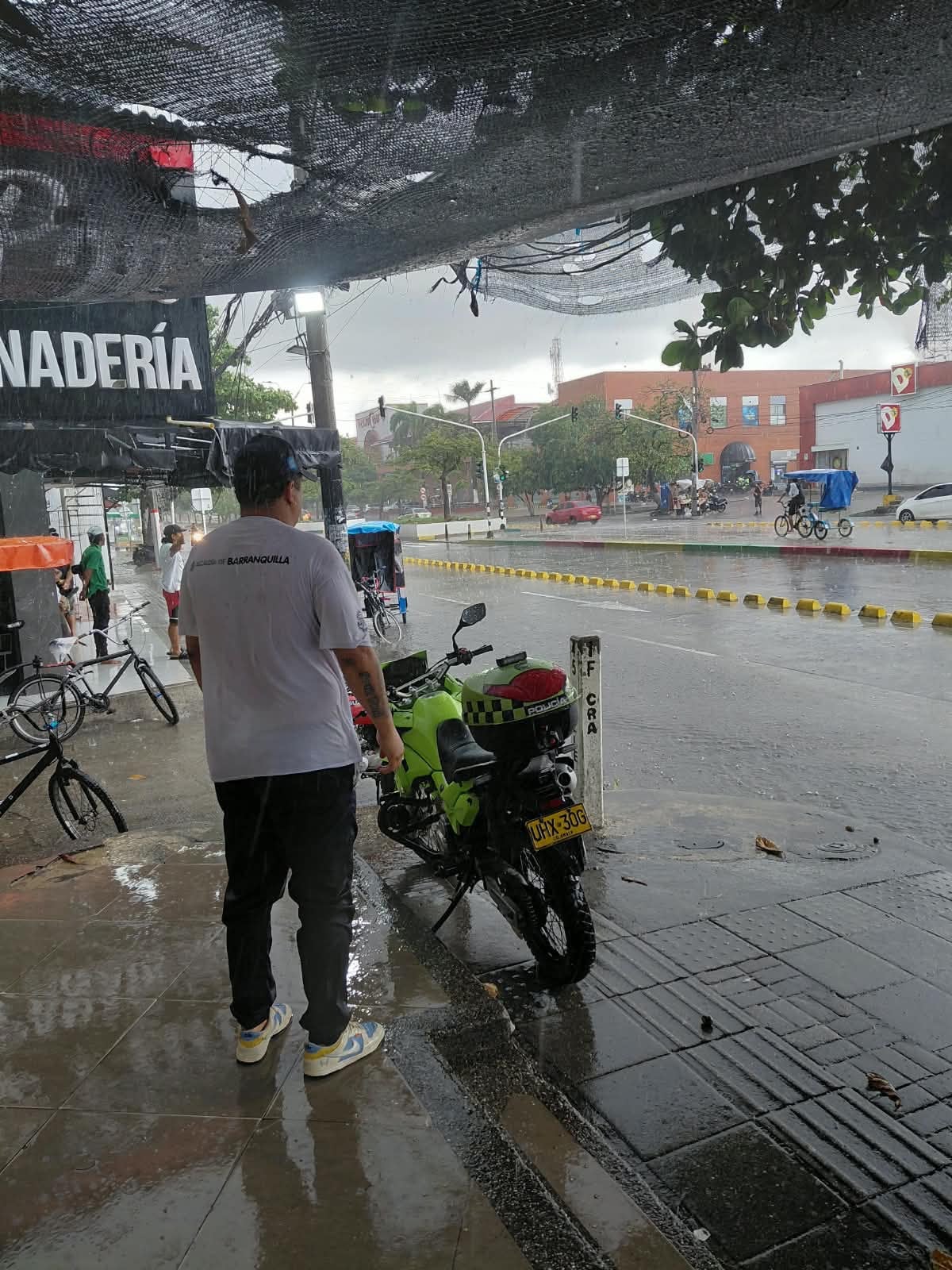 Barranquilla activa plan contra ‘tirapiedras’ y enfrentamientos de pandillas bajo lluvias. Foto: Policía de Barranquilla.